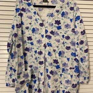 Five snap front scrub tops available.